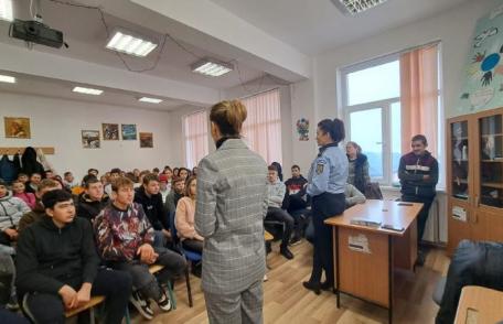Campanie a polițiștilor pentru prevenirea consumului de droguri începută la Coțușca