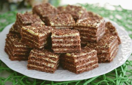 Prăjitură cu foi și cremă de ciocolată