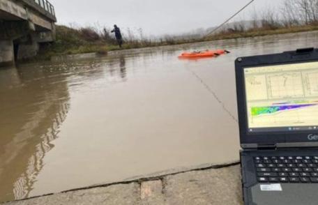 Alertă de inundaţii în România. „Nu vă aventuraţi cu maşinile în zonele în care apa trece peste drum!”