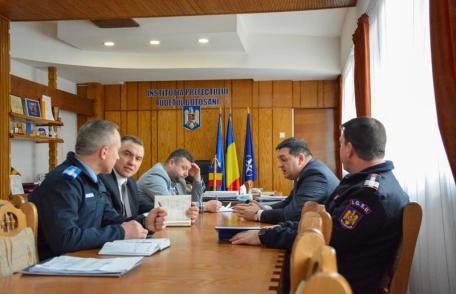 Prefectul Sorin Cornilă i-a convocat astăzi pe șefii structurilor MAI din județ. S-a solicitat suplimentarea efectivelor în perioada sărbătorilor