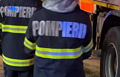 Incendiu izbucnit la Vârfu Câmpului. Pompierii dorohoieni au intervenit pentru stingere