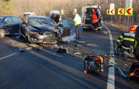 Accident pe drumul Botoșani – Iași. Femeie rămasă încarcerată după impactul frontal dintre două mașini - FOTO