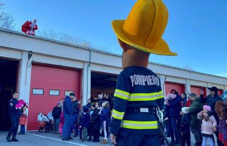 Moș Crăciun a ajuns la copiii pompierilor din Botoșani – FOTO