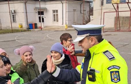 Peste 300 de activități de informare, în rândul elevilor, efectuate de polițiștii botoșăneni