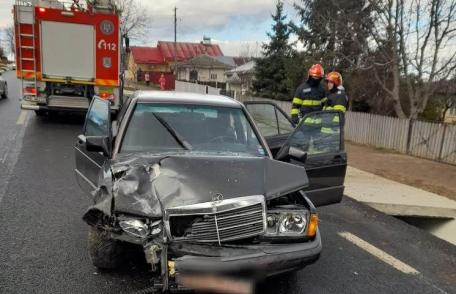 Trei persoane au ajuns la spital în urma unui accident produs pe raza localității Cotu - FOTO