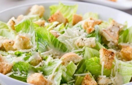 Salată Caesar