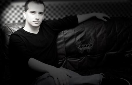 Aiden Rey, fondatorul formaţiei DeepSystem îşi  lansează proiectul solo - VIDEO
