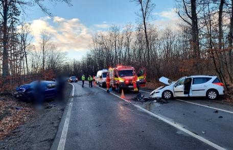 Bărbat din Dorohoi rănit într-un accident produs la Adâncata. Două mașini s-au ciocnit frontal