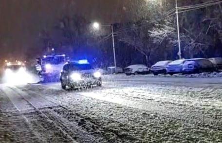 Se circulă în condiții de iarnă pe toate drumurile naționale și județene din județ. Drumarii intervin pentru menținerea acestora în condiții optime