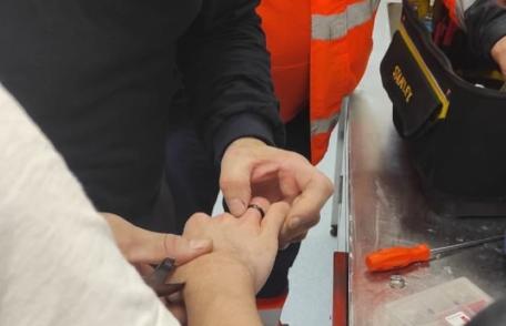 Pompierii au fost solicitați la UPU pentru tăierea a două inele de pe degetul unui adolescent