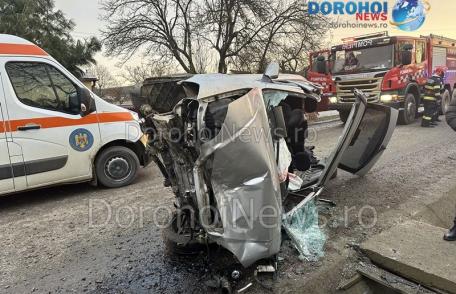 Accident grav la Străteni! Trei persoane rănite grav după ce mașina în care se aflau s-a izbit într-un cap de pod – FOTO