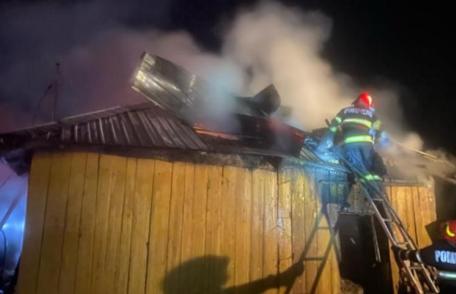 În plină iarnă a rămas fără acoperiș deasupra capului în urma unui incendiu