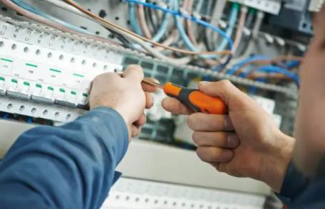 Conted Dorohoi angajează un electrician