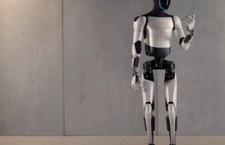Elon Musk l-a dezvăluit pe Optimus, robotul humanoid de la Tesla