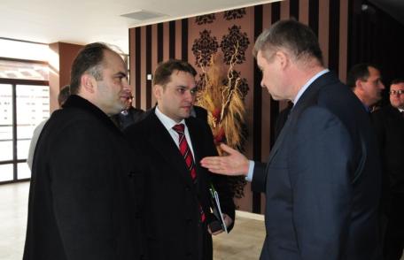 Peste 200 de oameni de afaceri prezenţi la dezbaterea organizată de senatorul Gheorghe Marcu - VIDEO/FOTO