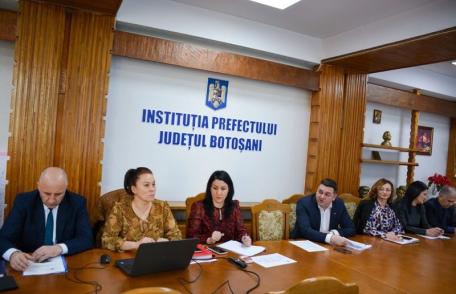 Ședință la Prefectura Botoșani privind analiza creşterii gradului de siguranţă a elevilor şi a personalului didactic - FOTO