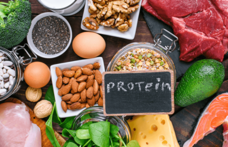 Semne că mănânci prea multe proteine