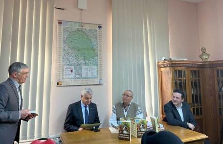 Lansare de carte la Biblioteca Municipală „Rost și rânduială în satul românesc” - FOTO