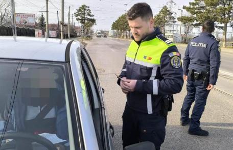 Aproximativ 50 de permise de conducere reținute de polițiști în acest week-end