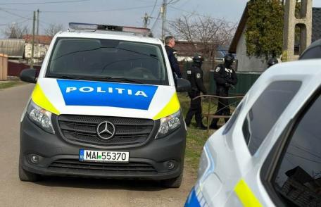 Acțiune a polițiștilor rutieri pentru verificarea transportului ilegal de persoane și mărfuri