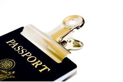 Tigările l-au lăsat fără viză