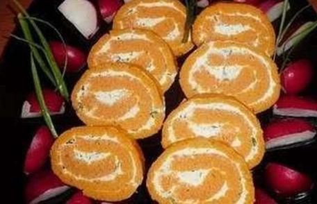 Ruladă cu cremă de brânză