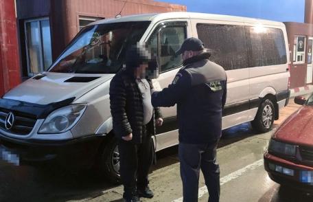 A încercat să păcălească autoritățile din două state, dar s-a ales cu dosare penale 