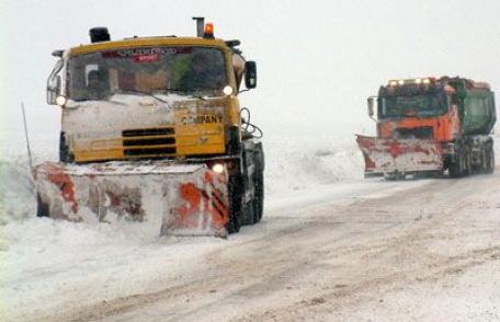 DJDP Botosani: Drumuri blocate, în noaptea de luni spre marţi, din cauza viscolului