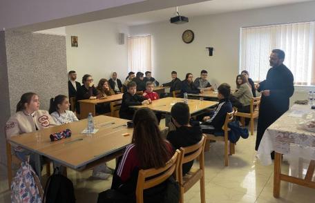 Proiectul „Împreună prindem curaj” la Seminarul Teologic Liceal Ortodox „Sfântul Ioan Iacob” din Dorohoi - FOTO