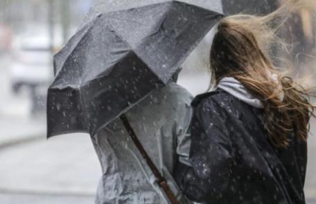 Meteorologii au emis o informare meteo de precipitații și intensificări ale vântului