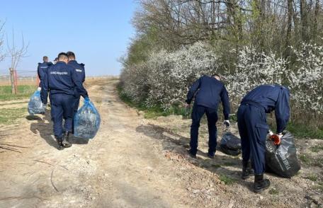„Împreună, putem păstra natura curată” acțiune a jandarmilor botoșăneni - FOTO