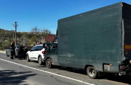 Accident la Baisa! Două persoane rănite după impactul dintre trei autovehicule - FOTO
