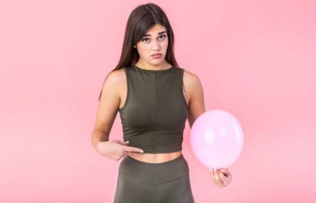 Exercițiu simplu care ajută tiroida și reduce balonarea