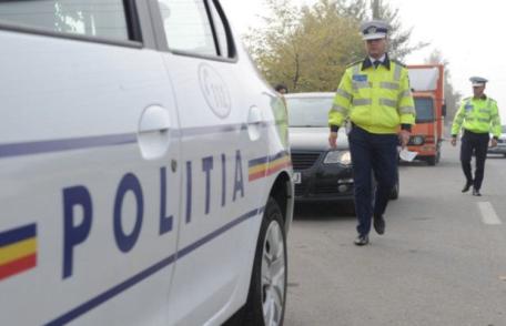 La semnalul poliției a oprit mașina... în șanț