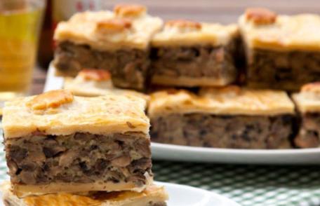 Plăcintă cu ciuperci și aluat de casă