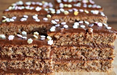 Prăjitură cu cremă de nucă și rom