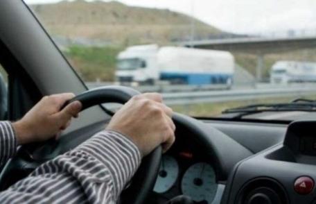 Bărbat fără permis de conducere depistat la volanul unui autovehicul neînmatriculat