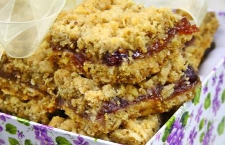 Prăjitură cu merișoare și nuci de post