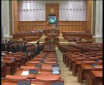 Deputaţii îşi modifică programul de lucru, din cauza vremii