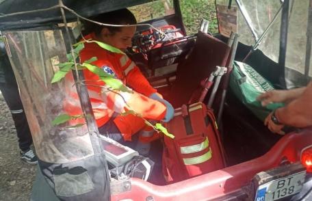 Intervenție cu șenilata după ce o tânără a căzut de pe bicicletă și s-a rănit