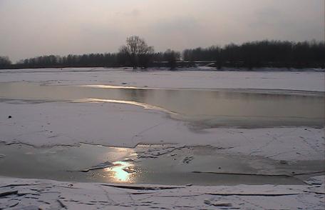 Prutul îngheţat, pod pentru migranţi