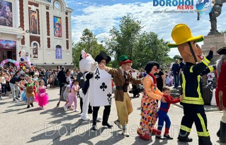 Zi de poveste în Dorohoi: parada personajelor de basm - FOTO