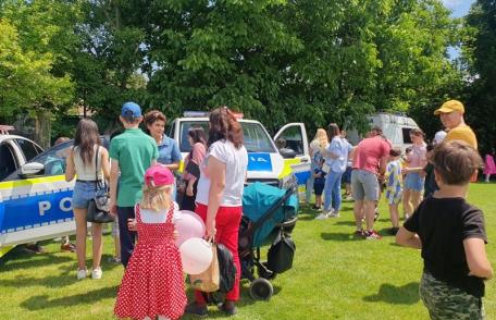 La muncă cu copilul meu! Polițiștii botoșăneni au organizat o activitate și pentru copiii lor - FOTO