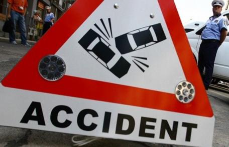 Accident la Hudești, un tânăr băut s-a izbit cu mașina de un cap de pod