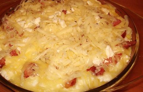 Mămăligă cu unt, brânză și muschiuleț afumat