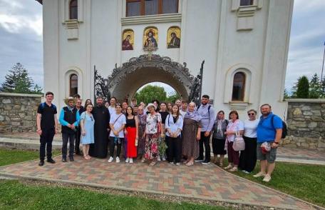 Pelerinaj pedestru la Hramul Mănăstirii Gorovei - FOTO