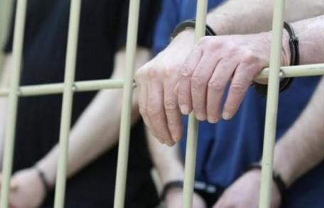 Identificat și dus direct la închisoare pentru violare de domiciliu și tentativă de omor