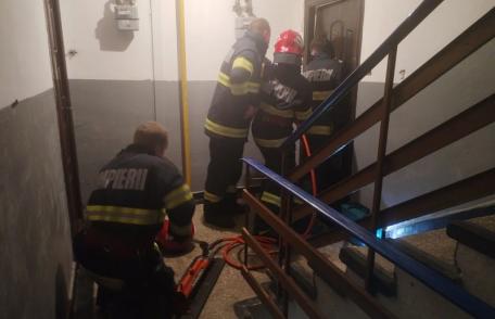 Dorohoi: O femeie și un copil au rămas captivi în propriul apartament. Pompierii au intervenit pentru deblocarea ușii - FOTO