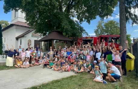 Pompierii botoșăneni alături de copiii din tabăra de zi „Bucuria Prieteniei” - FOTO