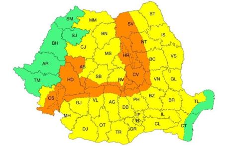 COD GALBEN de averse torențiale, intensificări ale vântului și descărcări electrice pentru Județul Botoșani